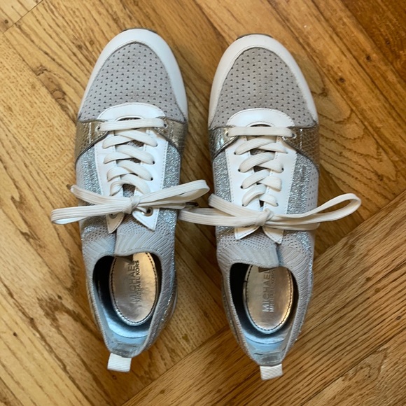 Michael Kors silver tennis shoe - women’s size 8.5M - Picture 1 of 11